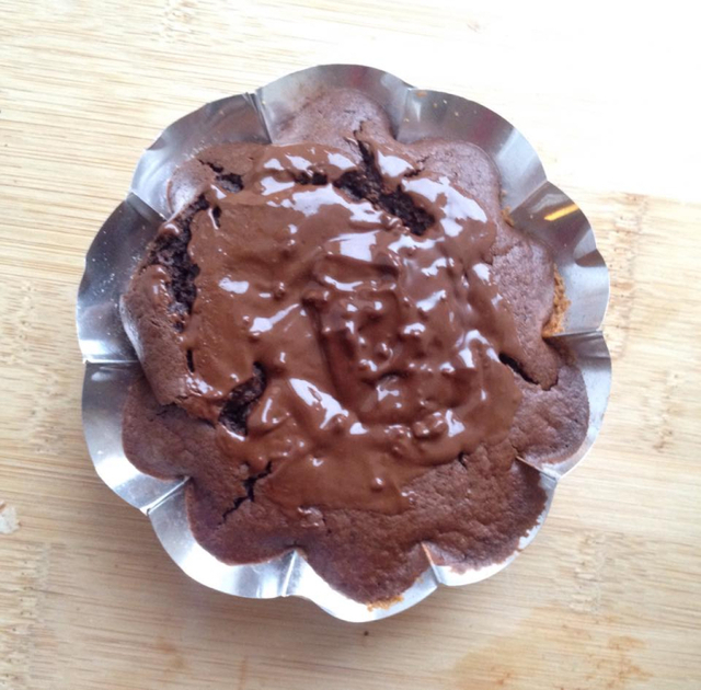 Sjokolademuffins med et hint av lakris, uten sukker og gluten.