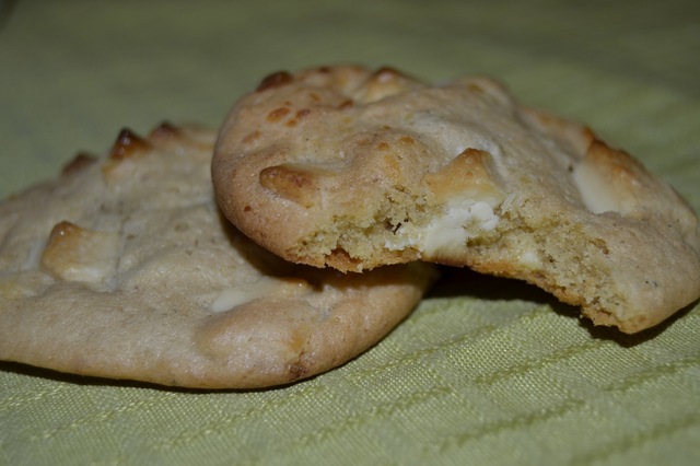 Cookies med hvit sjokolade og valnøtter