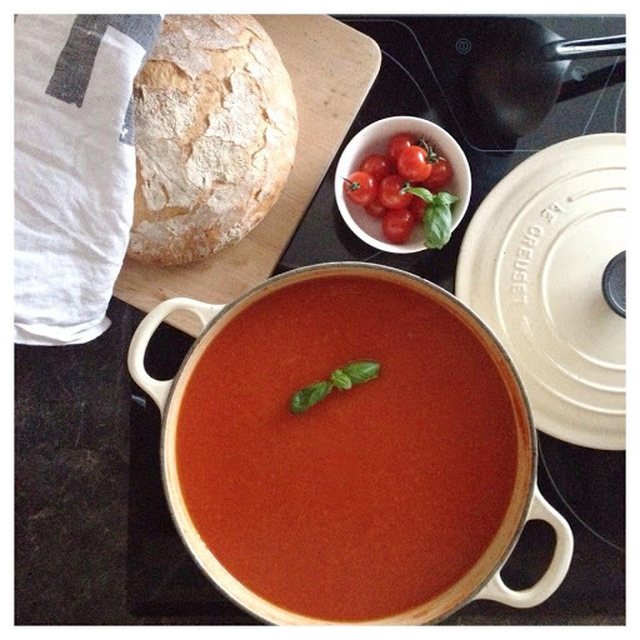 hjemmelaget tomat- og gulrotsuppesuppe med appelsin og chili