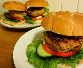 Kyllingburger med chilisaus c",)