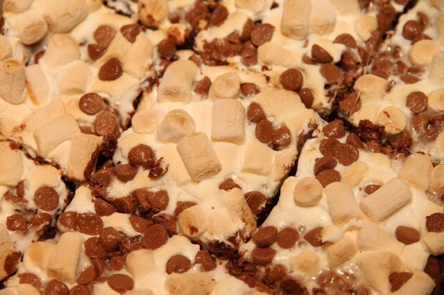 Brownie med marshmallows og sjokolade