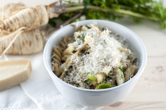 Enda en enkel bolle pasta med persillerot, purreløk og frisk persille.