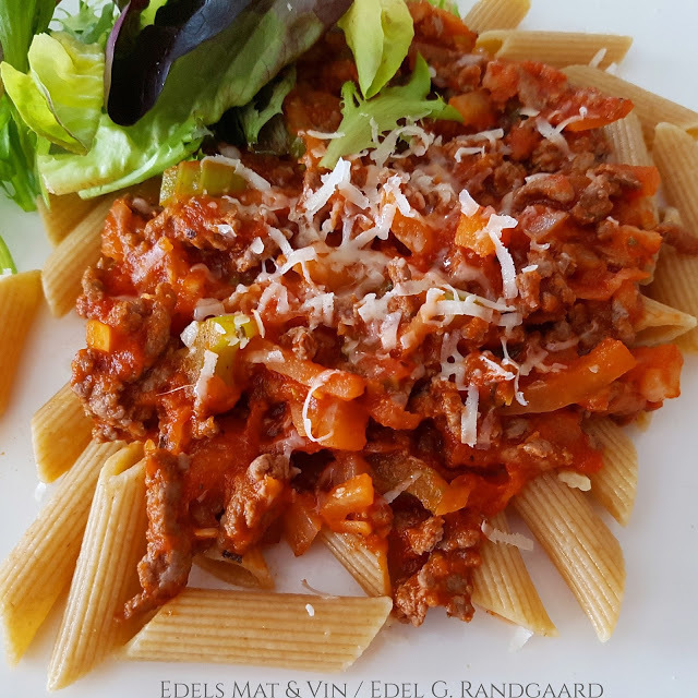 Pasta med kjøttsaus og grana padano (Grete Roede)