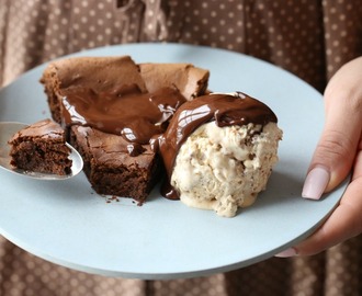 Flourless chocolate cake & homemade Daim ice cream