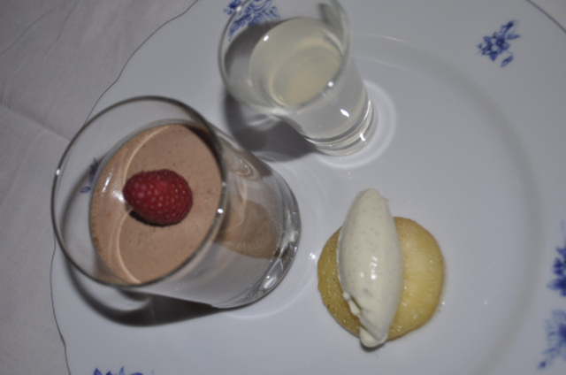 Sjokolade panacotta med epletrio