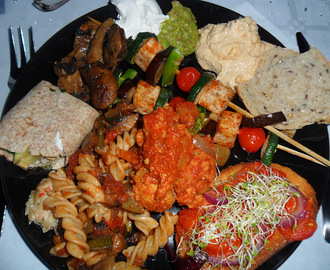 Forsinket nyttårsbord med vegansk tapas