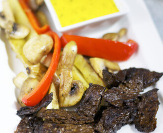«Biffsnadder» med pannestekte grønnsaker og vegansk bearnaisesaus