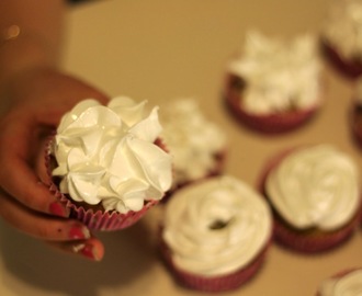 Sjokoladecupcakes til inntekt for syriske flyktningebarn
