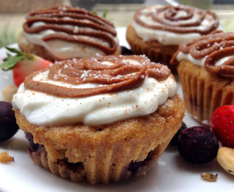 Oppskrift: peanutbutter & blueberry muffin + pakke i posten med den nye questbaren!