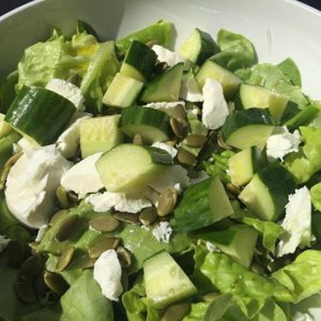 Salat med hjertesalat, avocado og chevre