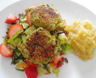 VEGGIBURGER, SALAT & KÅLROT- OG PASTINAKKMOS