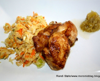 Steikt ris, kylling og rabarbra