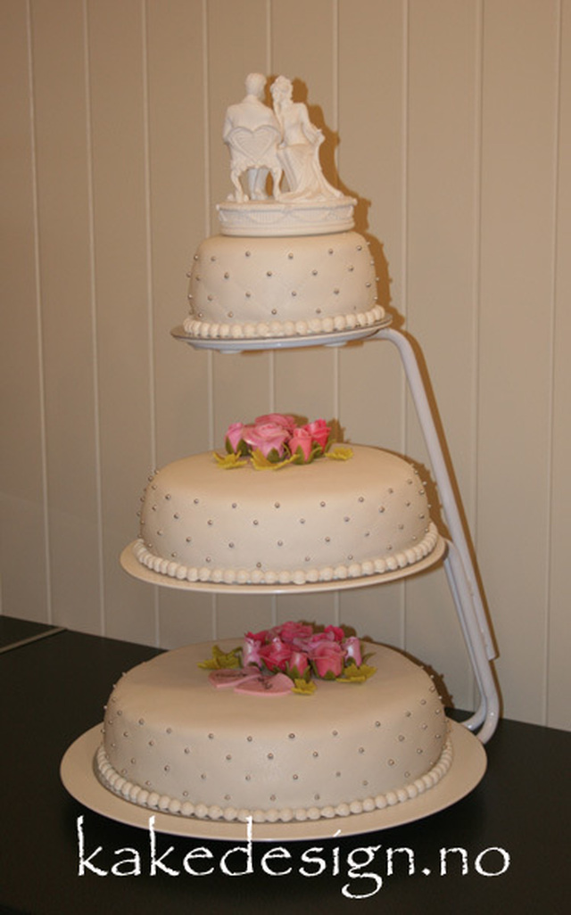 bryllupskake i hvitt, rosa og lime