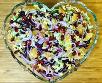 Salat med rødkål, valnøtter og klementiner