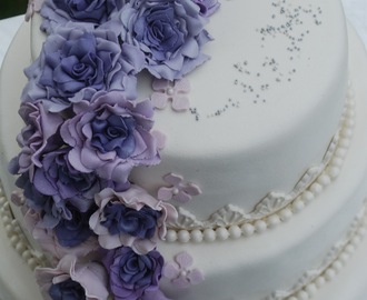 Big purple weddingcake