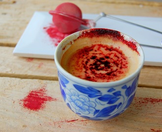 Rödbets-cappuccino