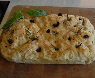 Foccacia med basilikum