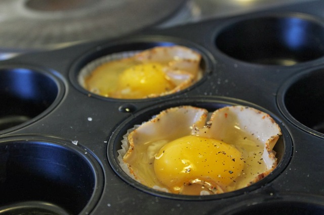Frokostmuffins og ovnsstekte egg