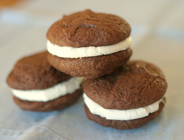 CHOCOLATE WHOOPIE PIES