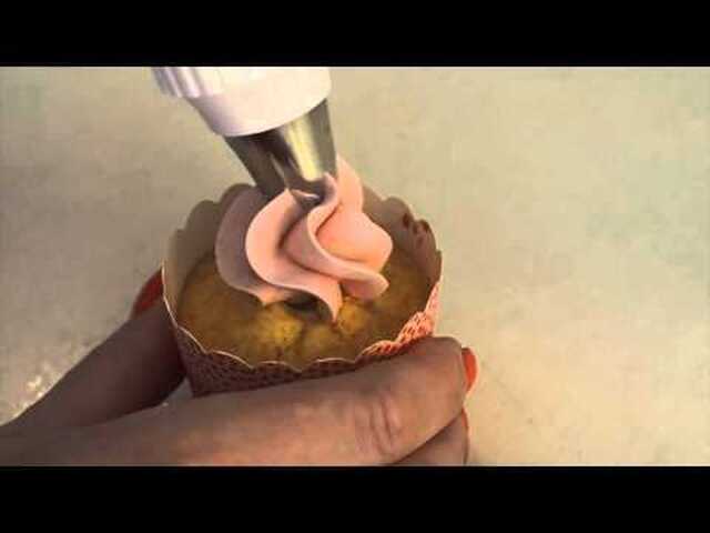 Hvordan sprøyte roser på cupcakes og kaker? MINI KURS <3