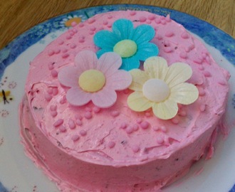 Rosa kake i bursdag - silkekrem(smørkrem) uten melk