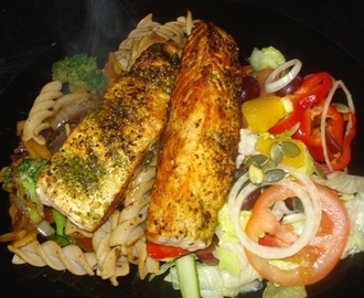 Stekt laks & lavkarbo'fusilli m/ wok og salat :)