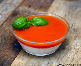 Panna cotta med basilikum og gazpacho