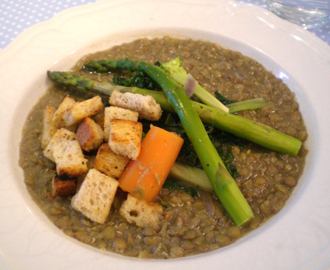 Grønn linsesuppe med grønnkål og krutonger