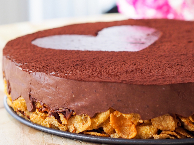 Sjokoladekake med sprø cornflakesbunn; Fri for sukker, gluten, laktose og egg