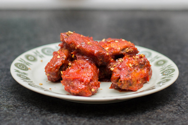 Sriracha hot wings