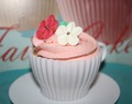 Vanilla cupcakes med jordbær mousse topping fra Dr Oetker