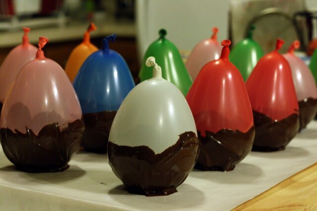 Slik lager du hjemmelagde sjokoladeskåler
