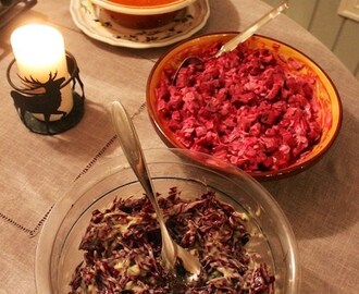 Rødbetsalat med løk, eple, rødkål og creme fraiche