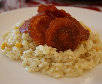 Risotto med mais og sprøstekt pepperoni