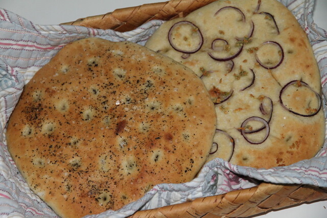 Focaccia med rødløk og oregano