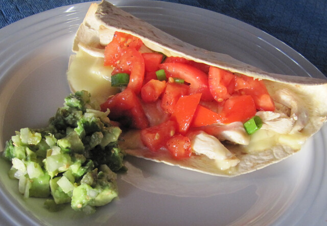 Quesadilla med guacamole og tomatsalsa