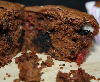 Browniemuffins med oreo og bringebær