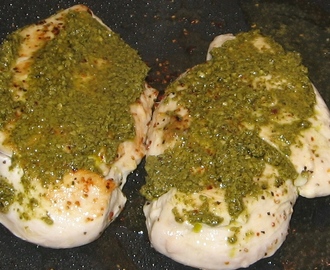 Kyllingfilet med pesto og kremost