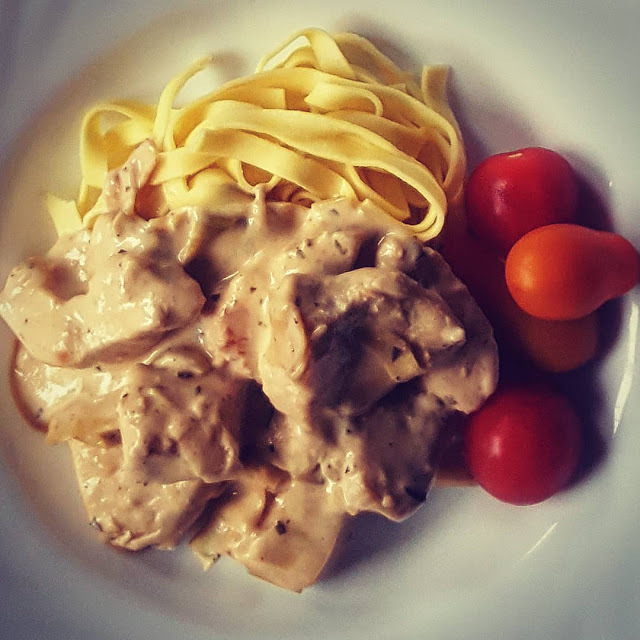 Färsk pasta med kyckling och franska örter