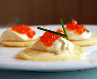 Blinis med rømme og lakserogn