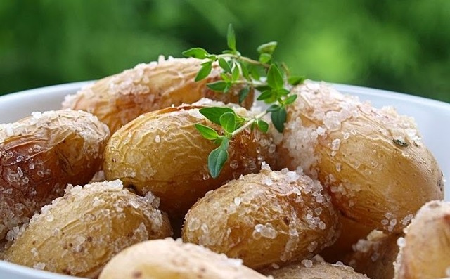 Saltbakte poteter i ovn