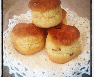 Nydelige scones med appelsin og rosin