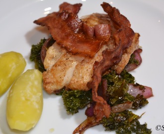 Pannestekt torsk med bacon, grønnkålsalat og mandelpoteter