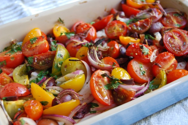 Middelhavs snack: Bakt fetaost med tomater...