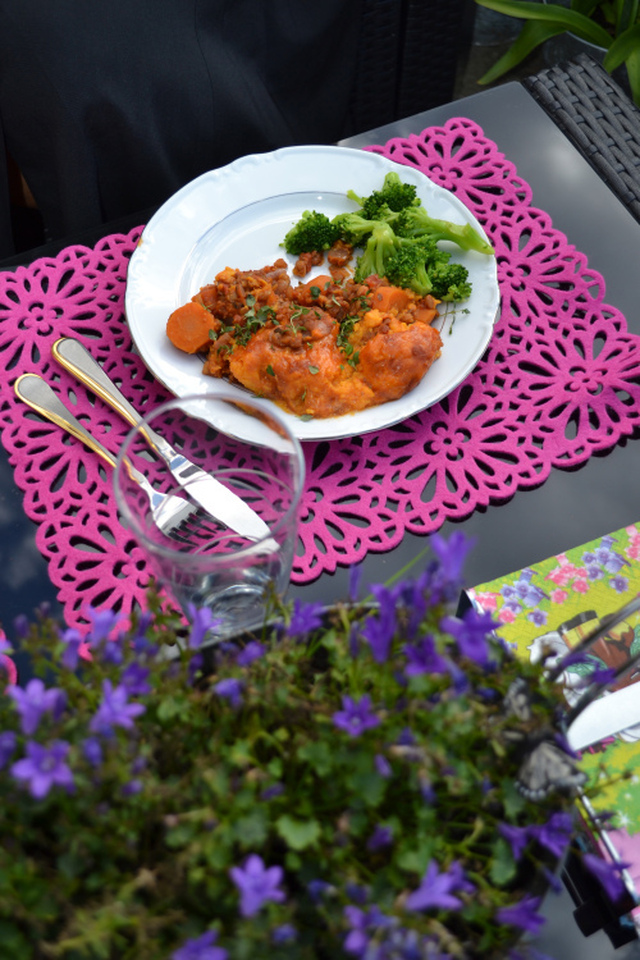 Veggie shepherd's pie with sweet potato mash &amp; Sticky toffee pudding