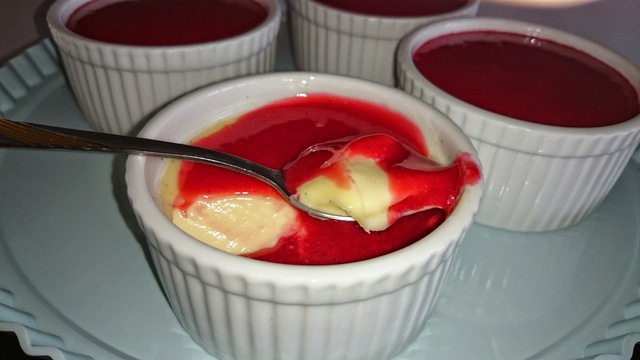 Panna Cotta med bringebærsaus