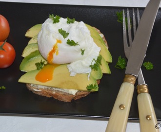 Avocadosmørbrød med posjert egg