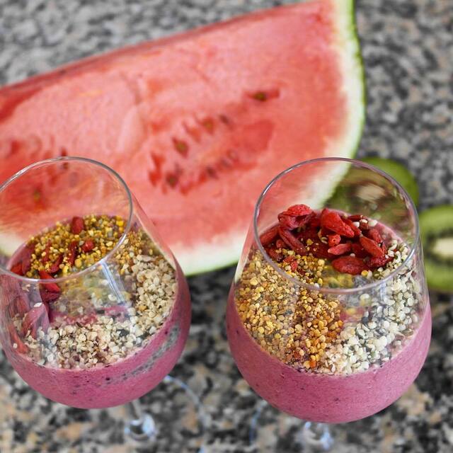 Smoothie parfait with chia seeds