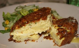 Omelett med poteter, ost og løk