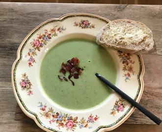 Oppskrift kremet broccoli suppe med tilbehør